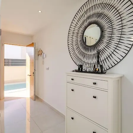 White Diamond Villa Daya Vieja